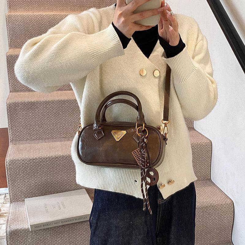Popular Oil Wax Leather Small Bag Women 2025 New Fashion Versatile Messenger Bag Retro Handbag Pillow Bag