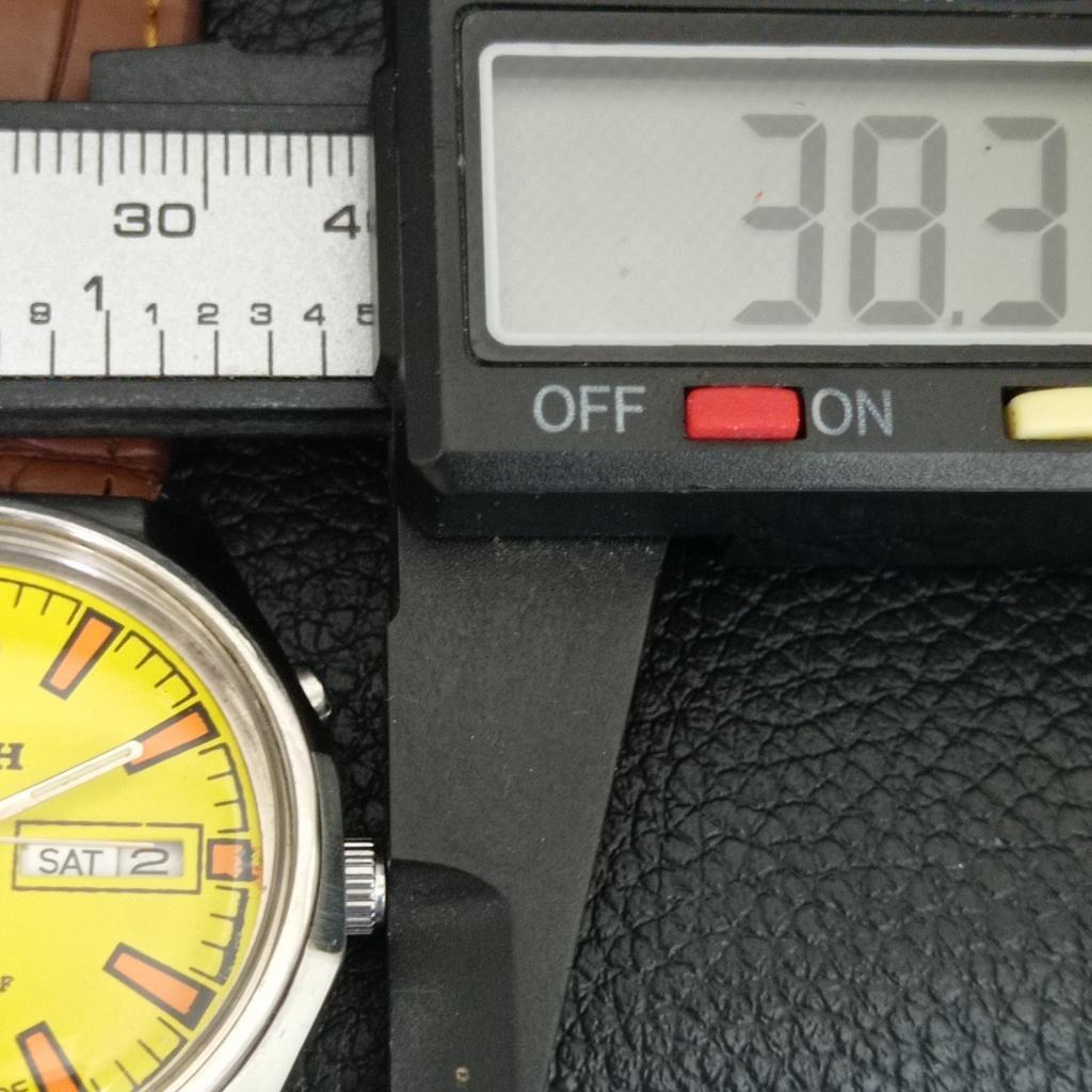 AUTOMATIC VINTAGE RICOH R31 JAPAN MENS YELLOW COLOR DIAL WATCH A707689-1