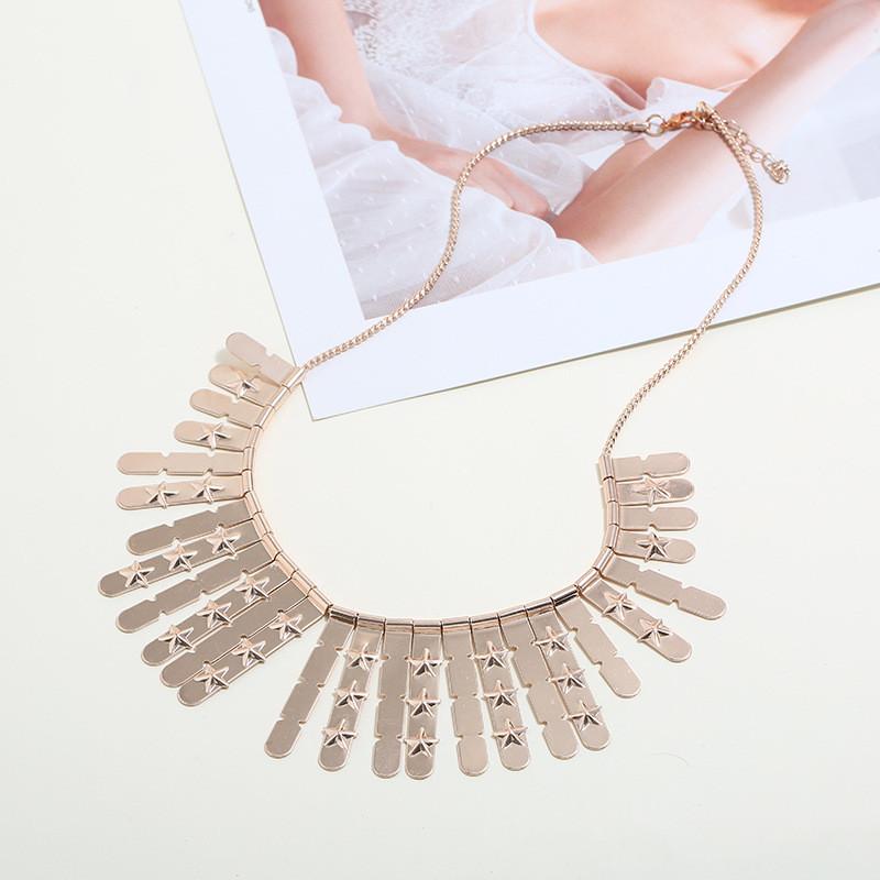 Contemporary European Style Metal Pendant Necklace For Travel And Gift