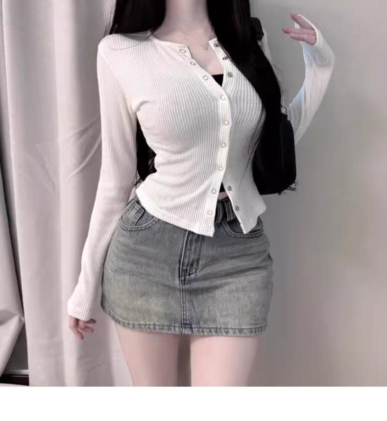 A must-have from Dongdaemun, Korea: Sexy, single-breasted, slim-fit, long-sleeved women's cardigan, perfect for daily wear.