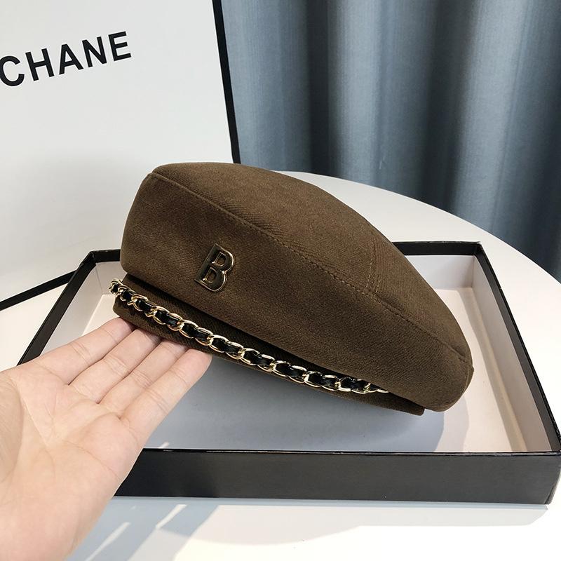 Vintage wełniany beret z łańcuszkiem i ozdobą 'B' dla kobiet