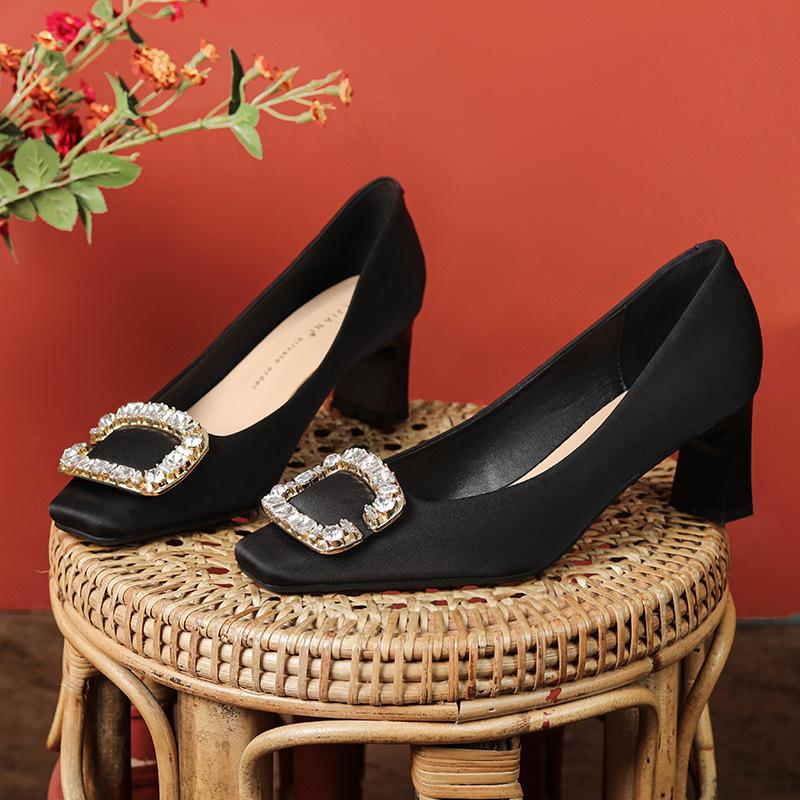 

Женские одинарные туфли с мягкой подошвой и квадратной пряжкой, черные, с квадратным носком, на толстом каблуке, из овчины, для работы, с мелким вырезом, на высоком каблуке 39 чёрный