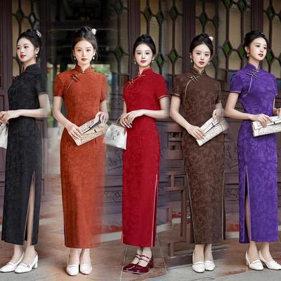 2025 İlkbahar/Yaz Kırmızı Cheongsam Uzun Elbise - Çin Tarzı, Kısa Kollu Gösteri Kostümü
