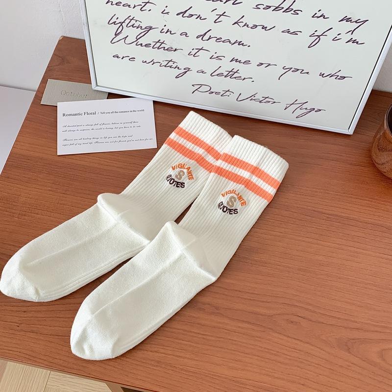 Sokker, vår og sommer Dongdaemun Two Bars Broderte stripete hvite sportssokker, allsidige damesokker