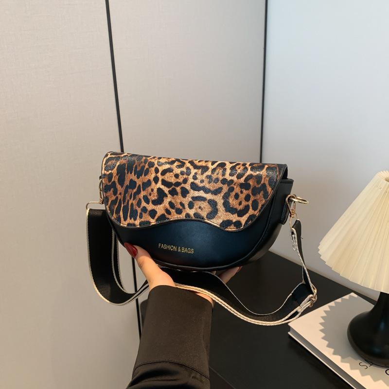 

[Сумка через плечо с леопардовым принтом] Стильная женская сумка через плечо - искусственная кожа, клапан с леопардовым принтом, магнитная застежка, подкладка из искусственной кожи чёрный