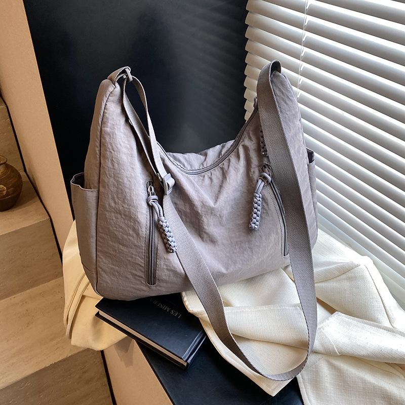 

2025 autumn new cloth bag female students class messenger bag large capacity commuting fashion foreign style simple shoulder bag серый