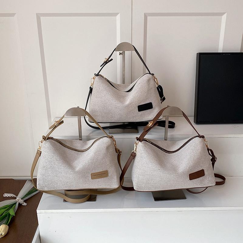 Large-capacity, Personalized and Trendy Single-shoulder, Underarm, Crossbody Dumpling Bag for Women