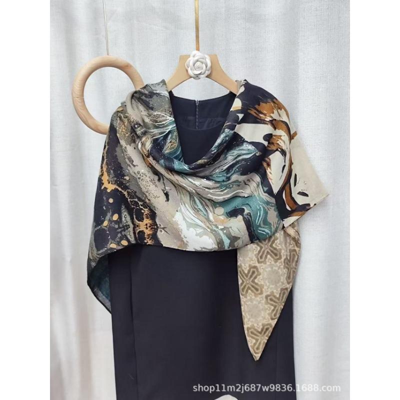 Classic Chain Decor Printed Women S Elegant Versatile Fashion Square Scarf