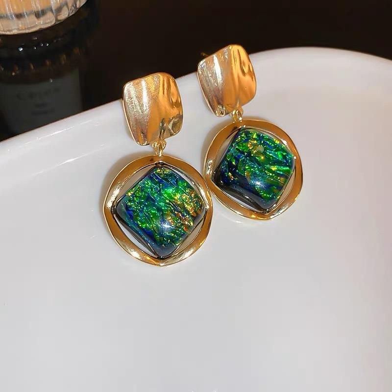 New Trend Gradient Green Square Pendants Women's Hanging Earrings Hollow Rhombic Geometric Statement Dangle Earrings 2025
