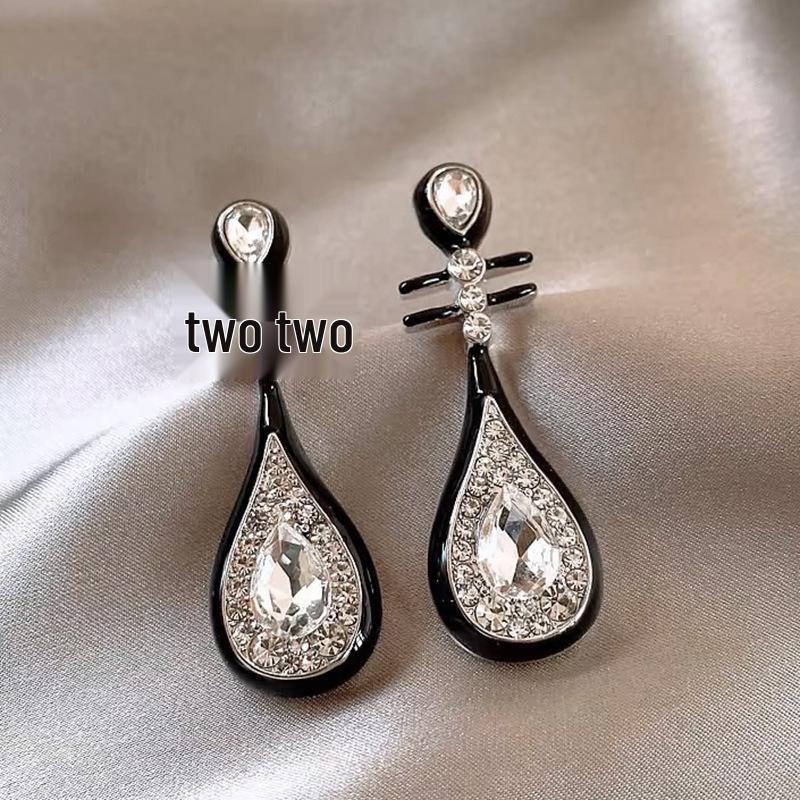Retro Ruyi Tassel Fan-shaped Stud Earrings - Chinese Style