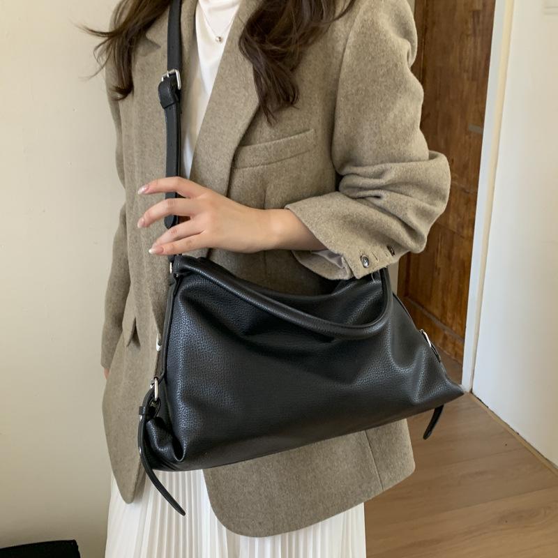 Large-capacity bag women's 2025 new trendy light luxury niche high-end single shoulder underarm bag Maillard messenger bag