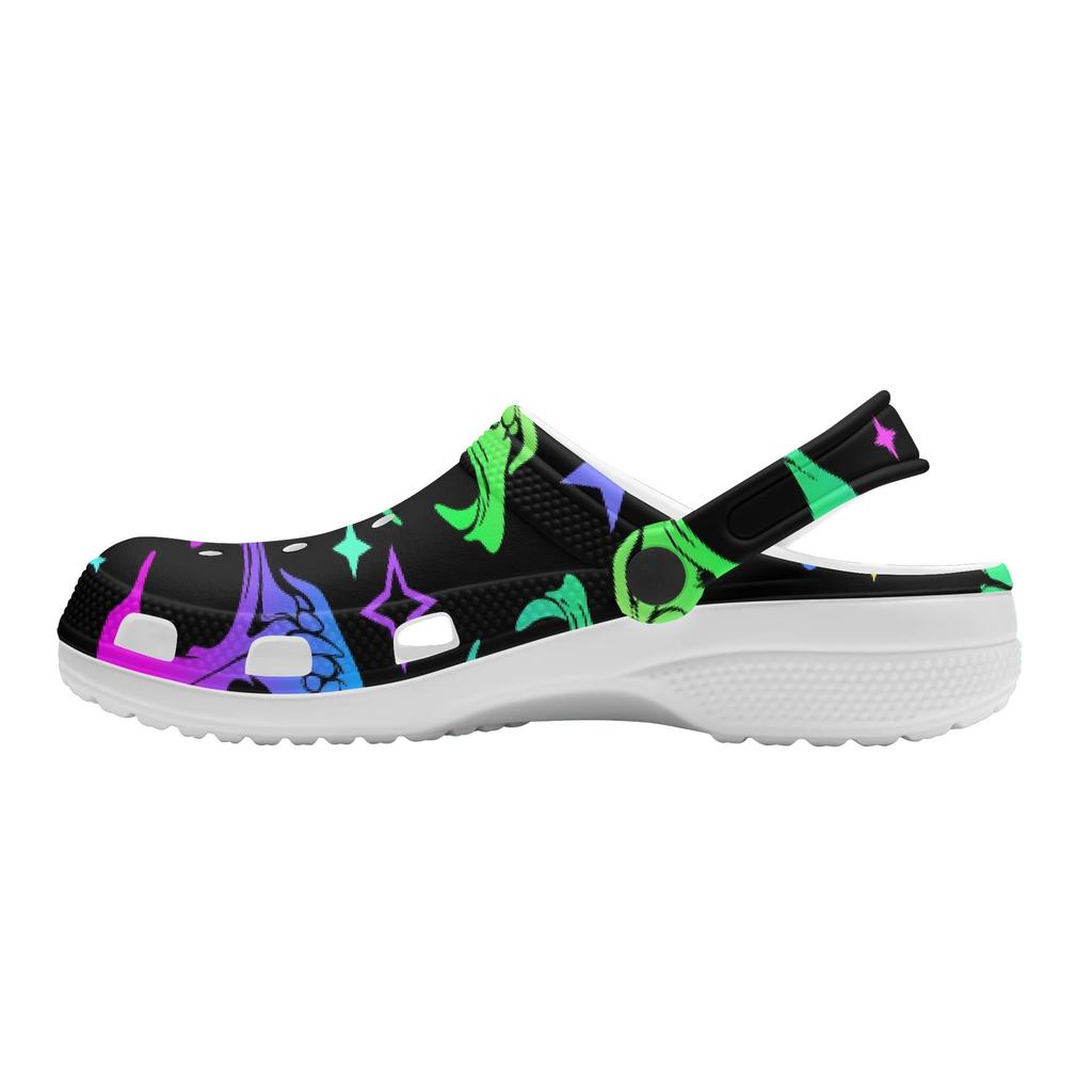 White EVA Clogs with Mini Skull Print, Lightweight Slip On Garden Shoes, Breathable Beach Sandals, Indoor Outdoor Slippers for Men Women