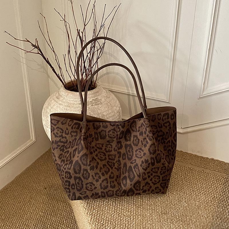 

Корейская ретро замшевая сумка-шоппер с леопардовым принтом - Осенняя коллекция 2025 для поездок на работу кофейный