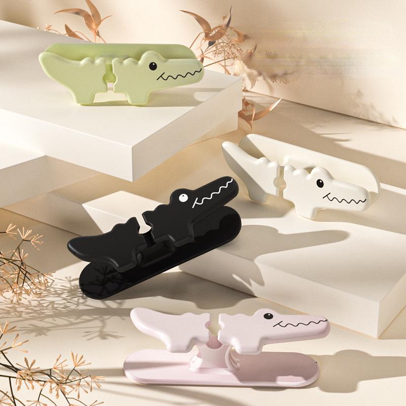 

4 мультяшных формы акулы, органайзер для кабеля, держатель для проводов, гибкая намотка USB-кабеля, аккуратные силиконовые зажимы для мыши, клавиатуры, защита для наушников 4 Pcs