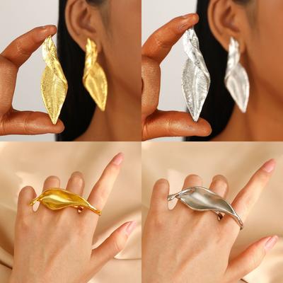 Retro unregelmäßige Blatt-Ohrstecker für Frauen, leichter Luxus, hochwertige Legierungs-Ohrringe.