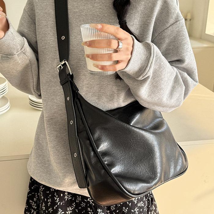 Large Capacity Bag Women's New Autumn and Winter Retro Fashion Shoulder Bag Niche Versatile Tote Bag