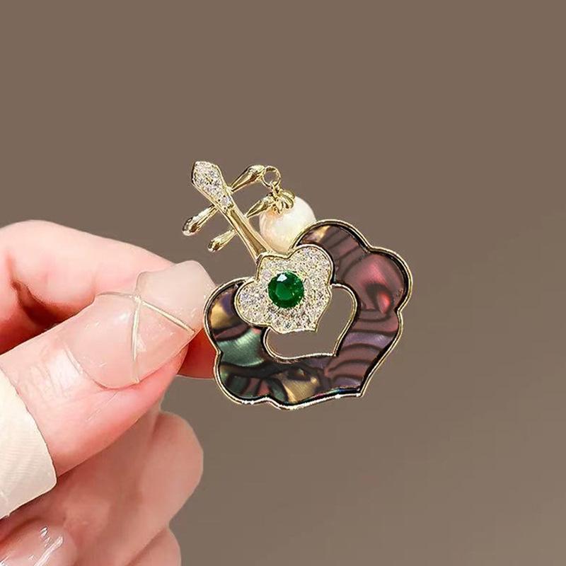 Ruyi Pipa Brooch: Elegant Classic Pearl Pin for Women’s Cheongsam