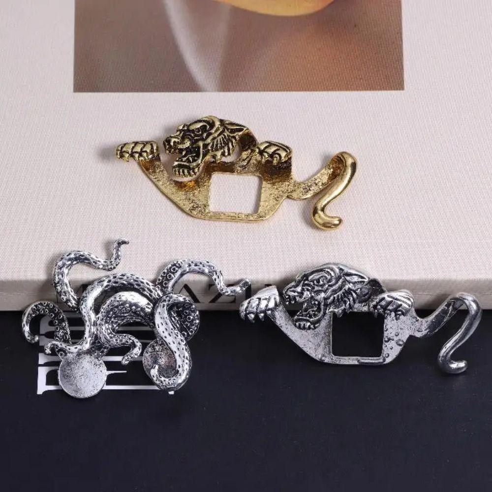 2Pcs Zinc Alloy Animal Brooches Vintage Style Exquisite Creative Lapel Pin Classic Design Tiger Brooches Coat Neckline