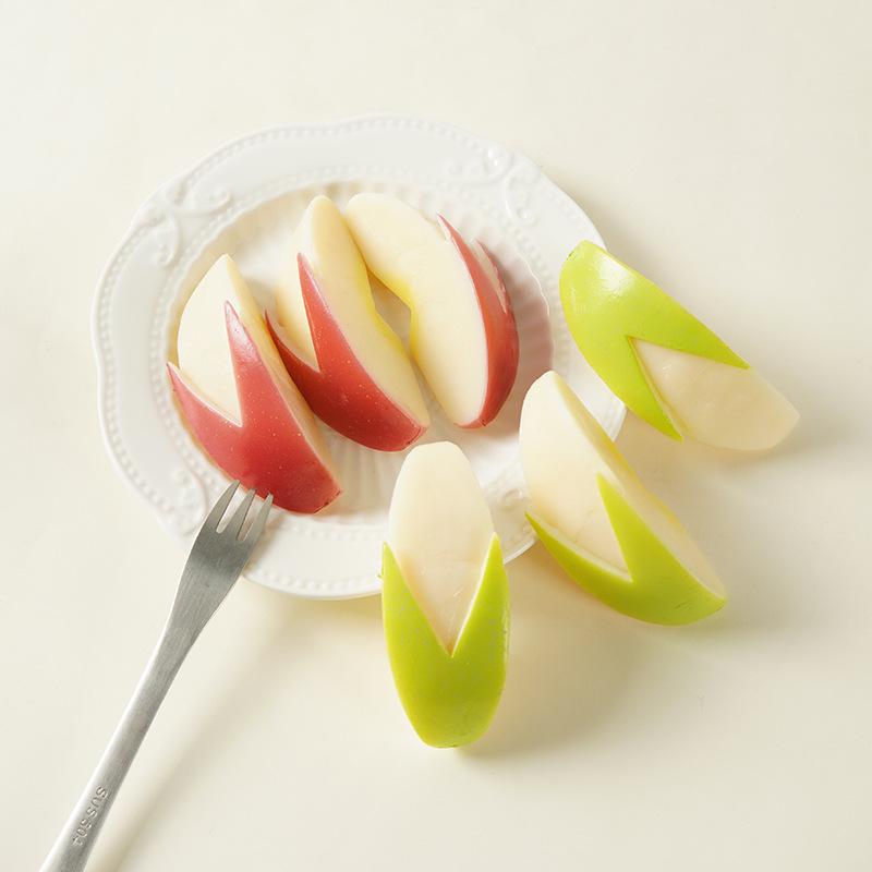 Yongye Xinghe Rabbit Apple PVC Simulated Peeled Apple Slice Keyring Pendant.