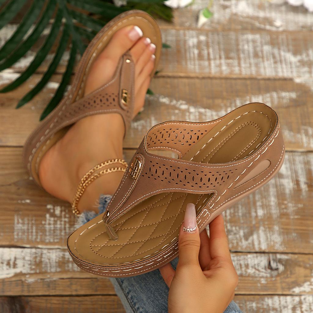 Women Slippers 2025 New Retro Shoes Flip-Flops Slip-On Summer Thong Sandals with Arch Support Comfortable Slippers Slides Women