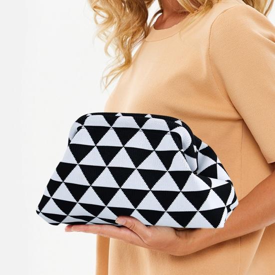 Dámská psací taška s pruhovaným potiskem, barevně sladěný tvar knedlíku, velká kapacita, léto