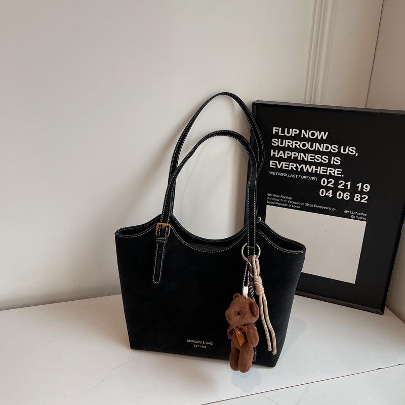 Retro large-capacity bag women's winter new casual commuter shoulder bag simple texture tote bag