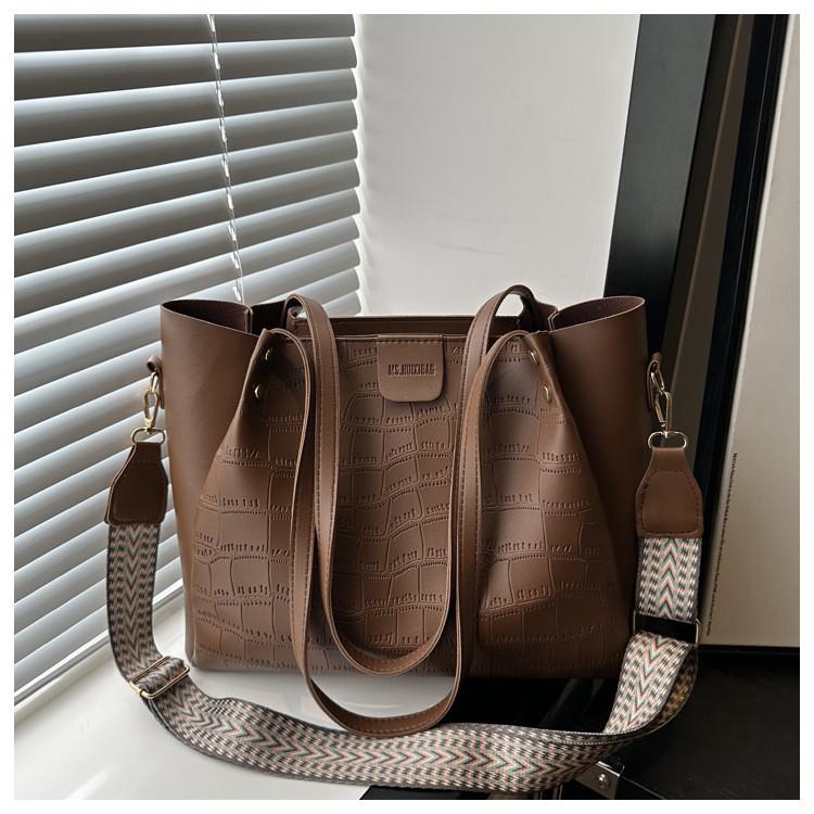 Fashion Bag For Women With Pu Material And Large Capacity For Daily Use