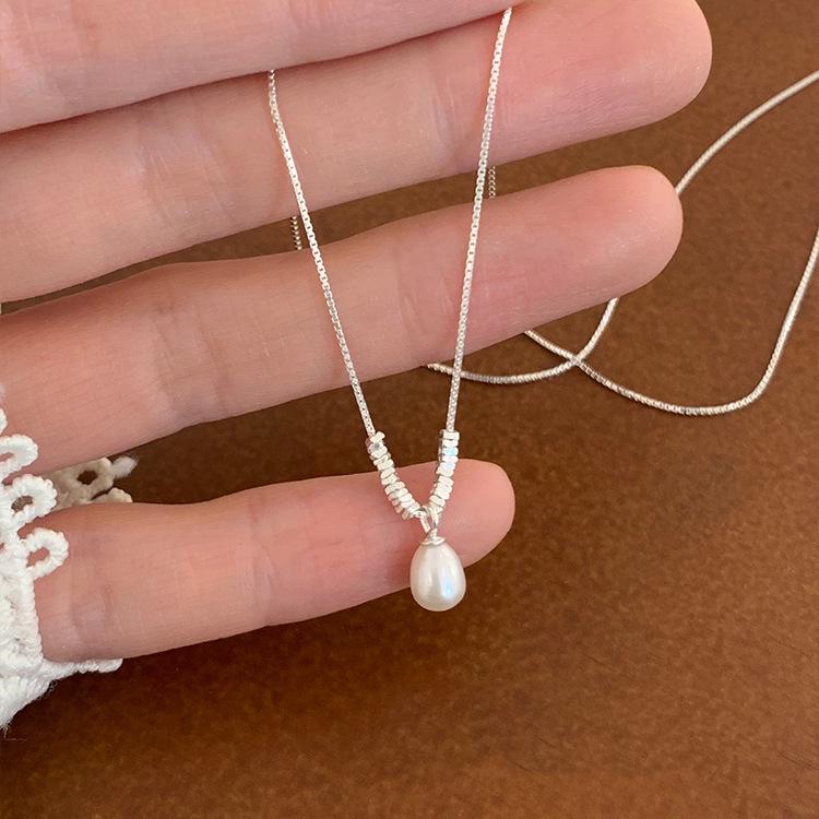 French Silver Foil Imitation Pearl Pendant Necklace for Girls - Elegant Light Luxury Clavicle Chain with Niche Design