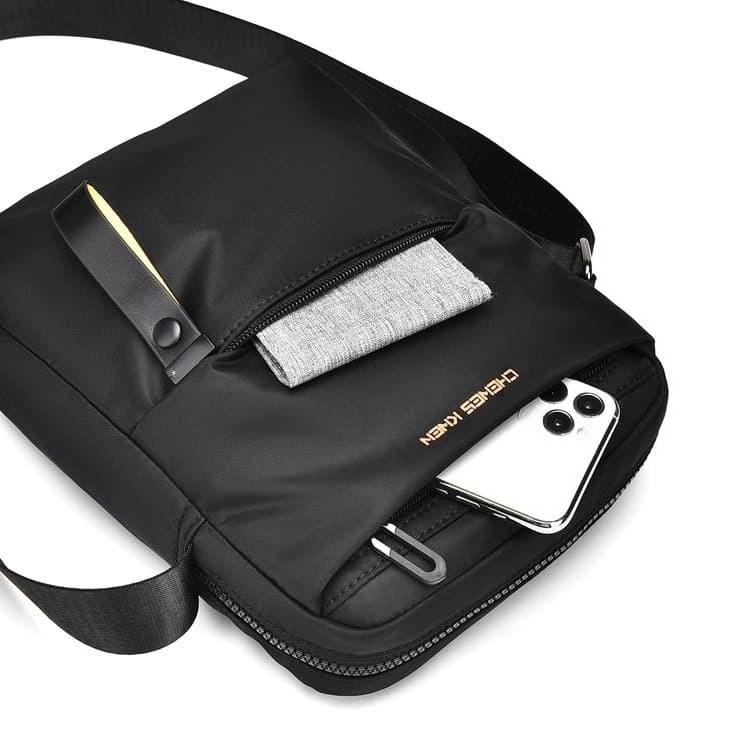 Casual and simple men's shoulder messenger bag