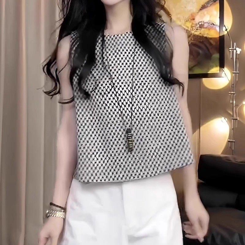 

Retro Black & White Plaid Sleeveless Plus-Size Slimming Vest for Women (2026 Summer) M (90-100 jin)