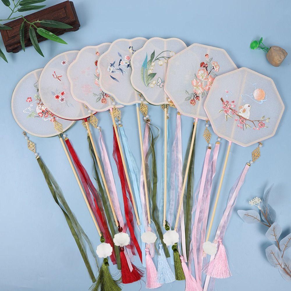 Klassischer Seidenfächer mit langem Griff, bestickter Hanfu-Handfächer, runder Fächer im chinesischen Stil, Damenkostüm