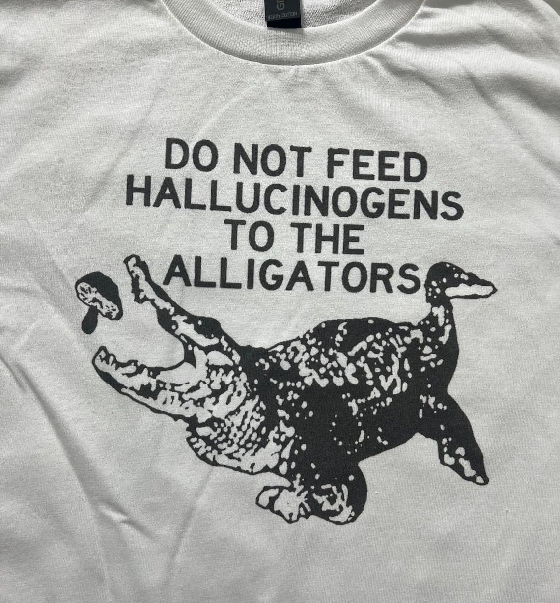 

Do Not Feed Alligators funny white T-Shirt Mens Womens Tees Top any size, Unisex M