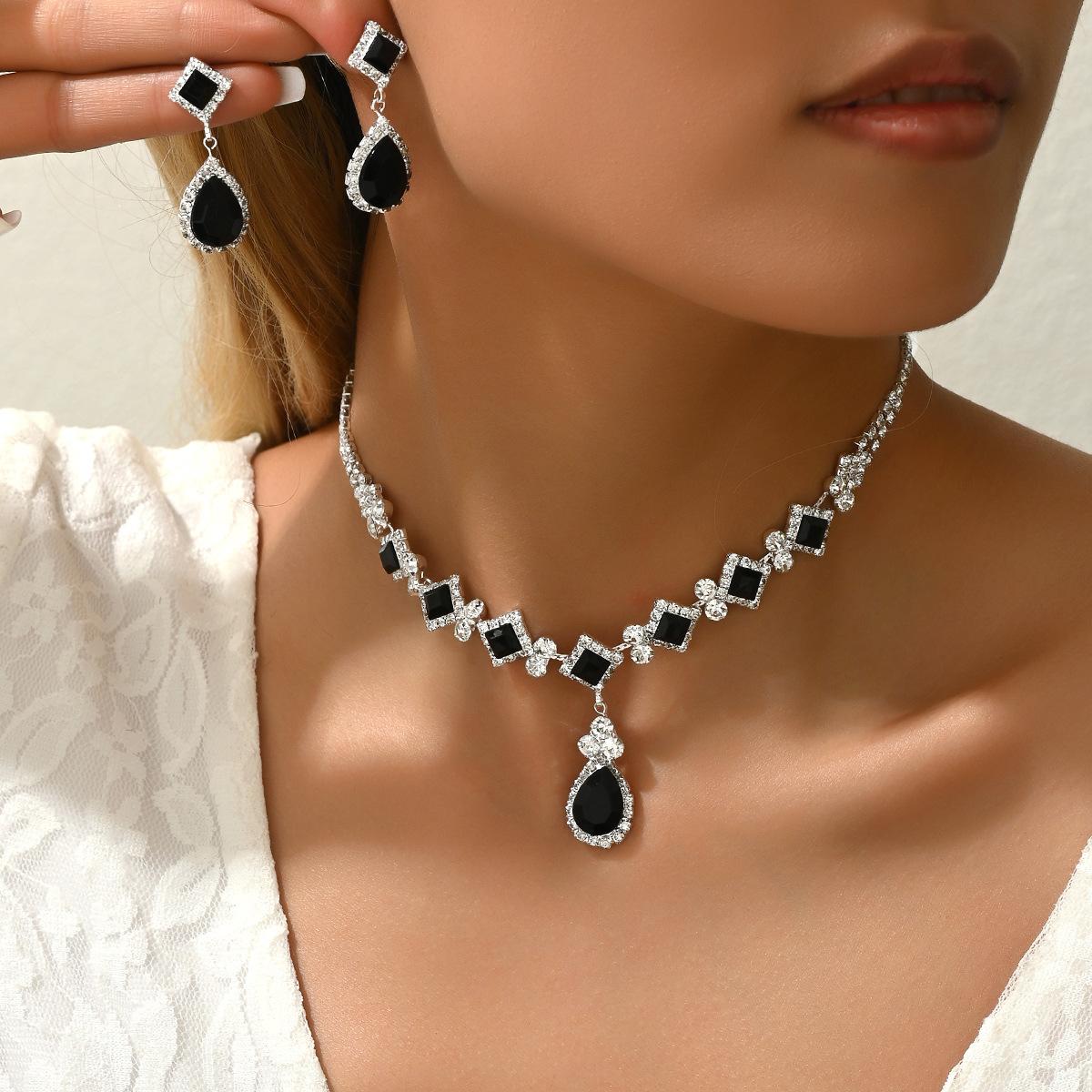 

Бриллиантовое синее квадратное ожерелье с каплями воды, простые легкие роскошные дизайнерские серьги, универсальный персонализированный комплект ювелирных изделий для женщин