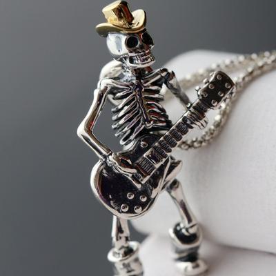 New Fashion Trend Hot Selling Guitar Skull Stand Pendant Men Necklace
