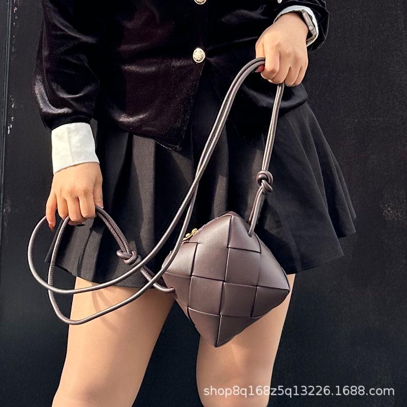 2024 Fashion Knot Hand-Woven Cowhide Crossbody Bag