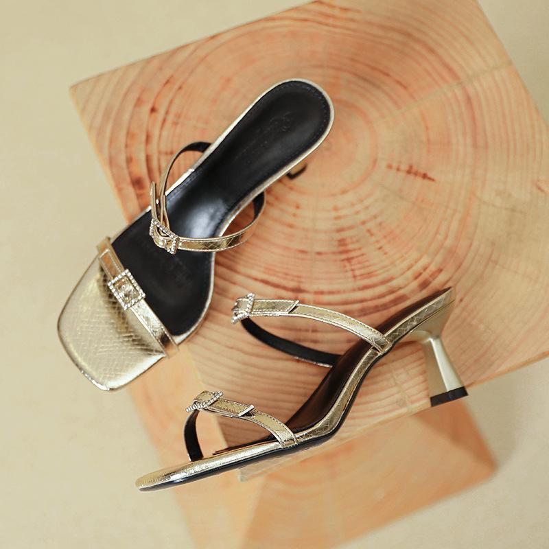 

Женские шлепанцы на высоком каблуке, новая модная серебристая уличная обувь, тонкий каблук, шлепанцы с перемычкой, темперамент, квадратный носок, крутые шлепанцы 40 золотой