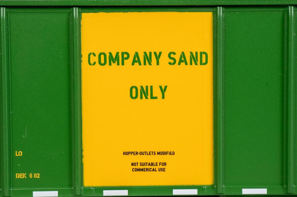 Bachmann Trains PS-2 Two-Bay Cover Hopper, Late Edition, MKT™ #100452, HO Scale