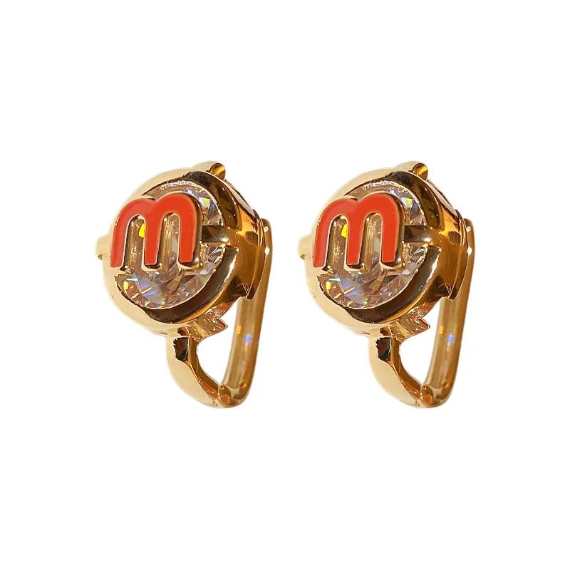 Letra M Pendientes de Aro Metálicos Moda Sentido de Alta Gama Zircón Pendientes Redondos Temperamento Lujo Ligero Pendientes Combinables