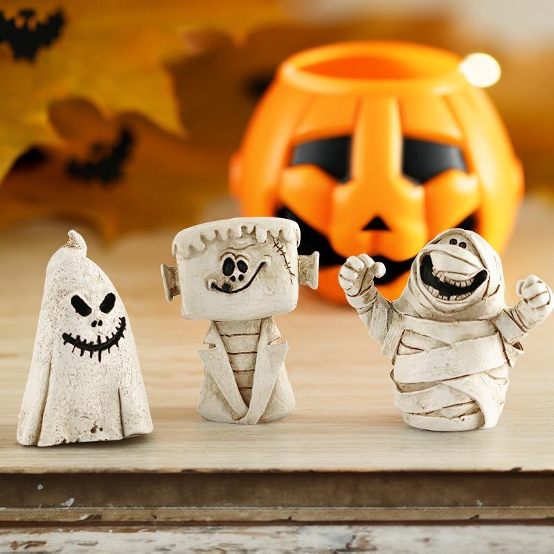European-style Resin Halloween Scene Decoration With Pumpkin Head Ghost Mummy Wind-up Girl Candle Cross