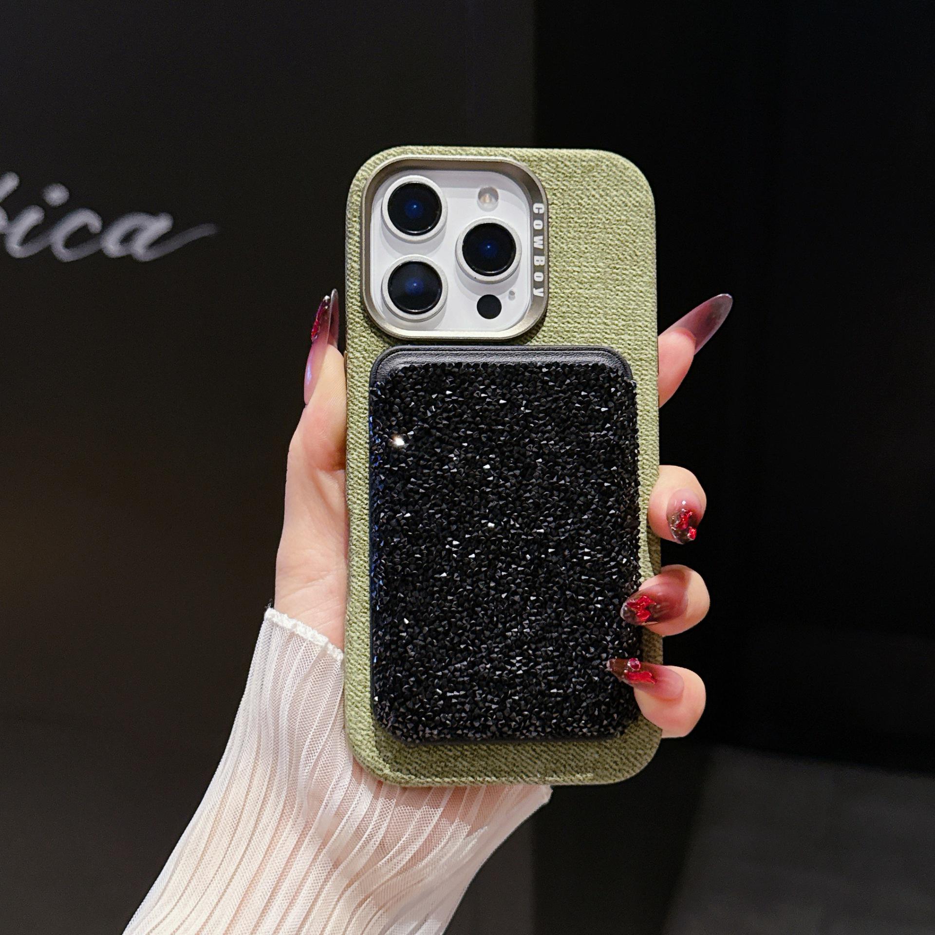 

Чехол-держатель для карт из молочного бархата и кристалла для iPhone 15/16 Pro Max - Защита от падений и магнитный iPhone 15 Pro