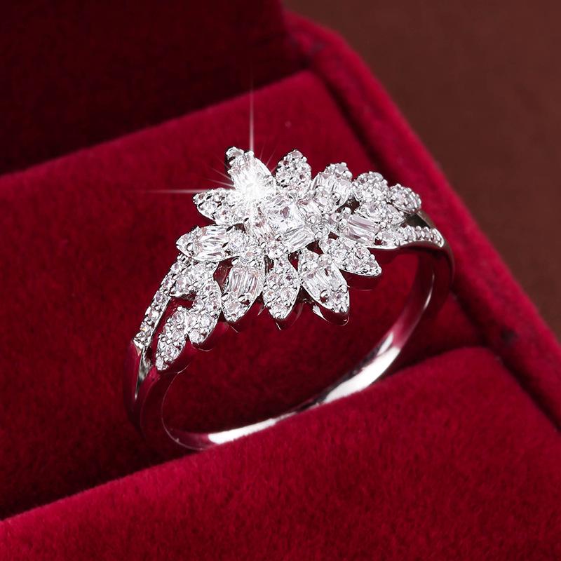 Elegant Starry Zircon Ring: Stylish, Brilliant Copper Design for Women