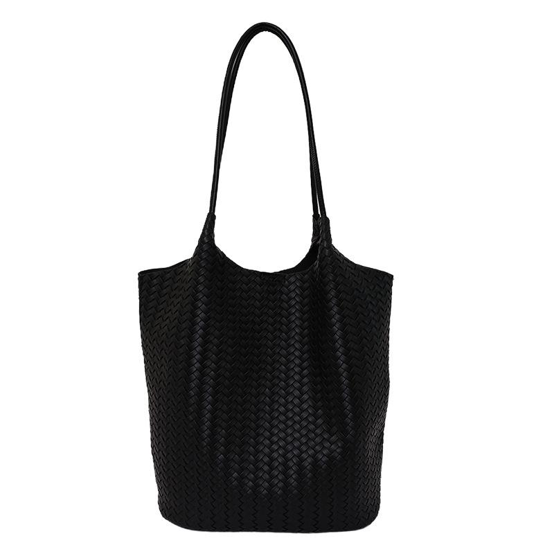 

Women s Woven Tote Bag Fashionable Braided Shoulder Bag for Everyday Use and Beach Outings чорний
