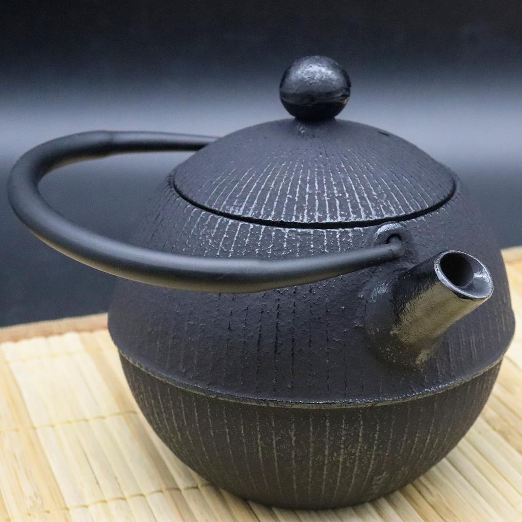 Théière en fonte Nambu Noir Théière Traditionnelle d'Iwate, Miyabi, 0,5 Litre, (avec crépine), Préfecture, Japon,