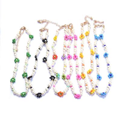 Bunte Kleine Gänseblümchen Blütenblätter Glasierte Perlen Halskette Damen Schnur Perle Choker Schlüsselbeinkette Halskette
