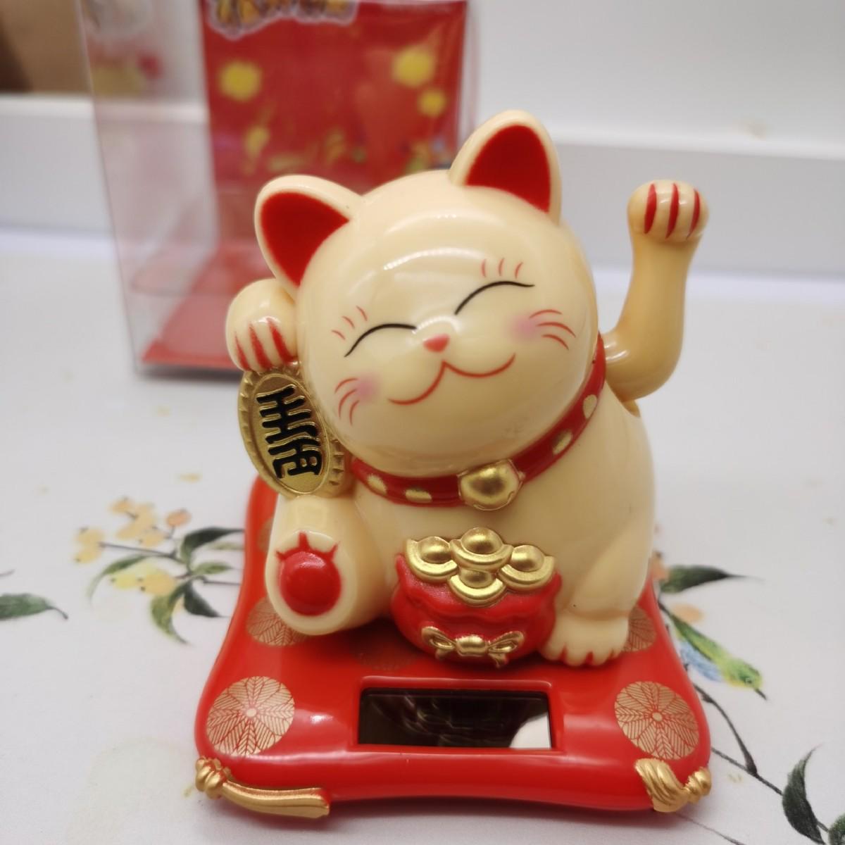 

Миниатюрная фигурка кота манеки-неко на солнечной батарее - Креативное украшение для автомобиля и ручная работа