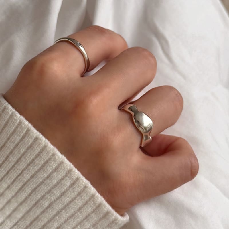 Melliv Pebble Hug Ring_mvr20