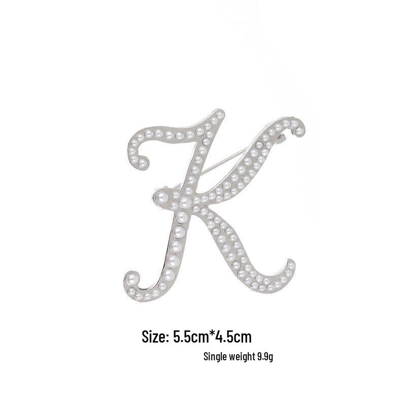 Elegantní brož s perlovým písmenem (26 písmen): Všestranný módní doplněk