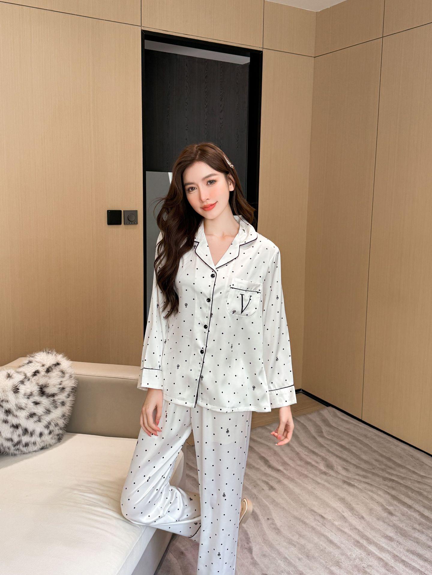

2025 Spring-Autumn Polka Dot V-Neck Pajama Set – Women s Long Sleeve & Pants Homewear Two-Piece. Medium