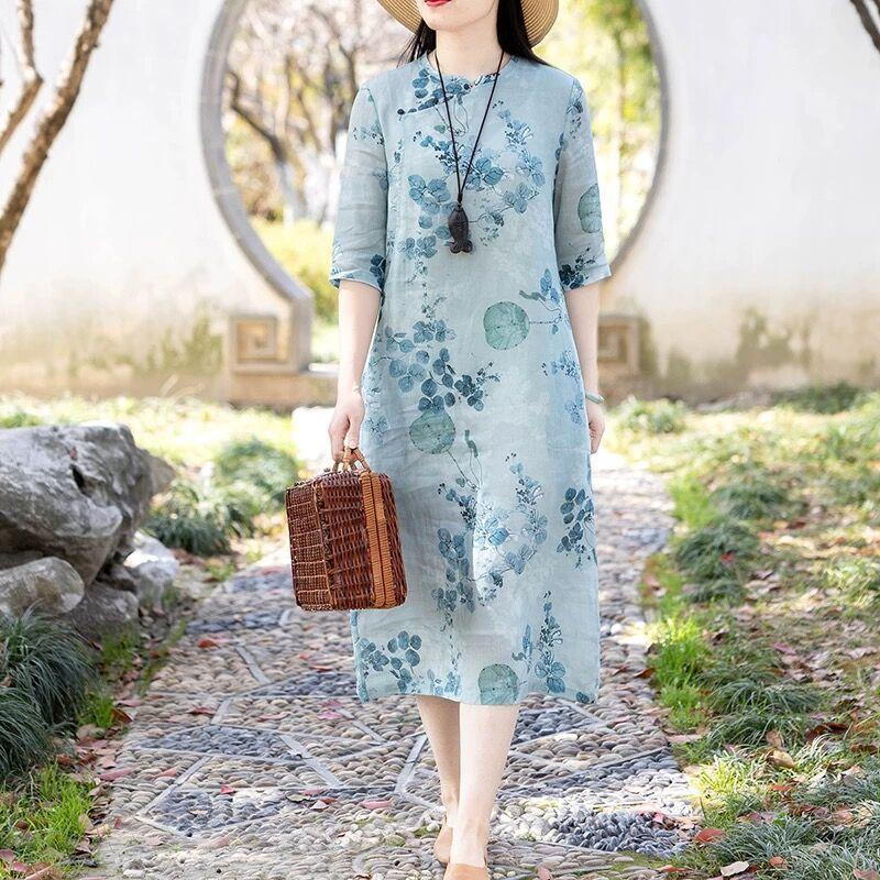

Улучшенное платье Cheongsam средней длины с литературным принтом