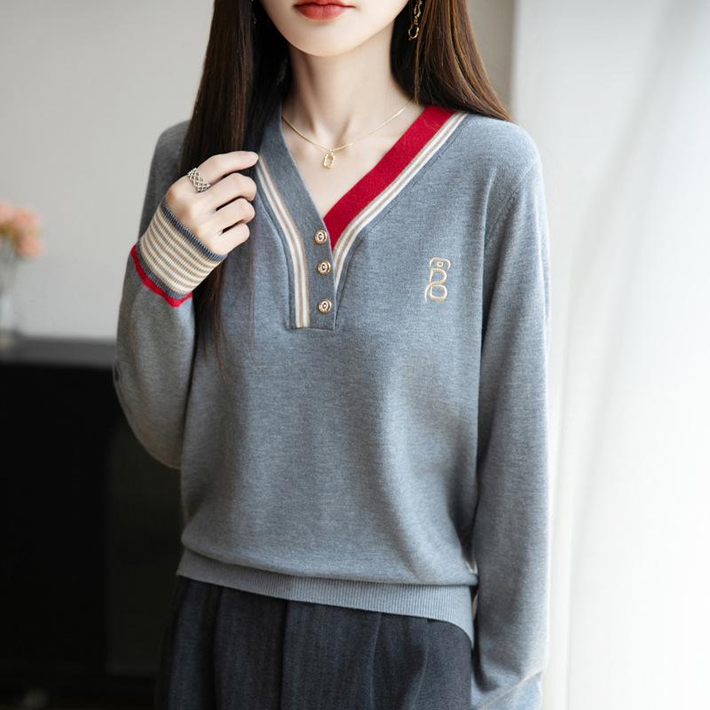 Elegant V-Neck Wool Knit Color Block Sweater - Women's Spring & Autumn Short Style, Age-Reducing Base Layer